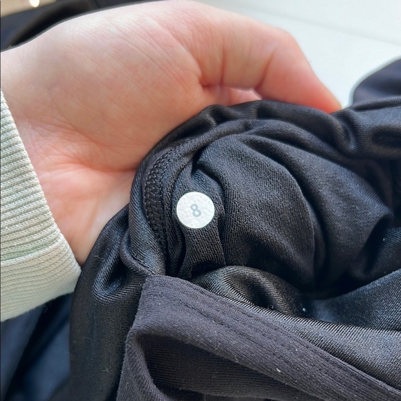 Lululemon Pull On Tapered Pants Center Seam with Pockets Black Women's Size 8 - Picture 8 of 9